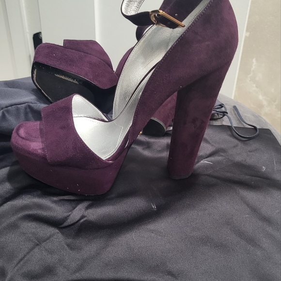 Plum-colored Prada sandals - Picture 2 of 5